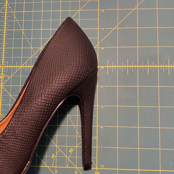 Qupid Heels. Size 10 - Picture 6 of 6